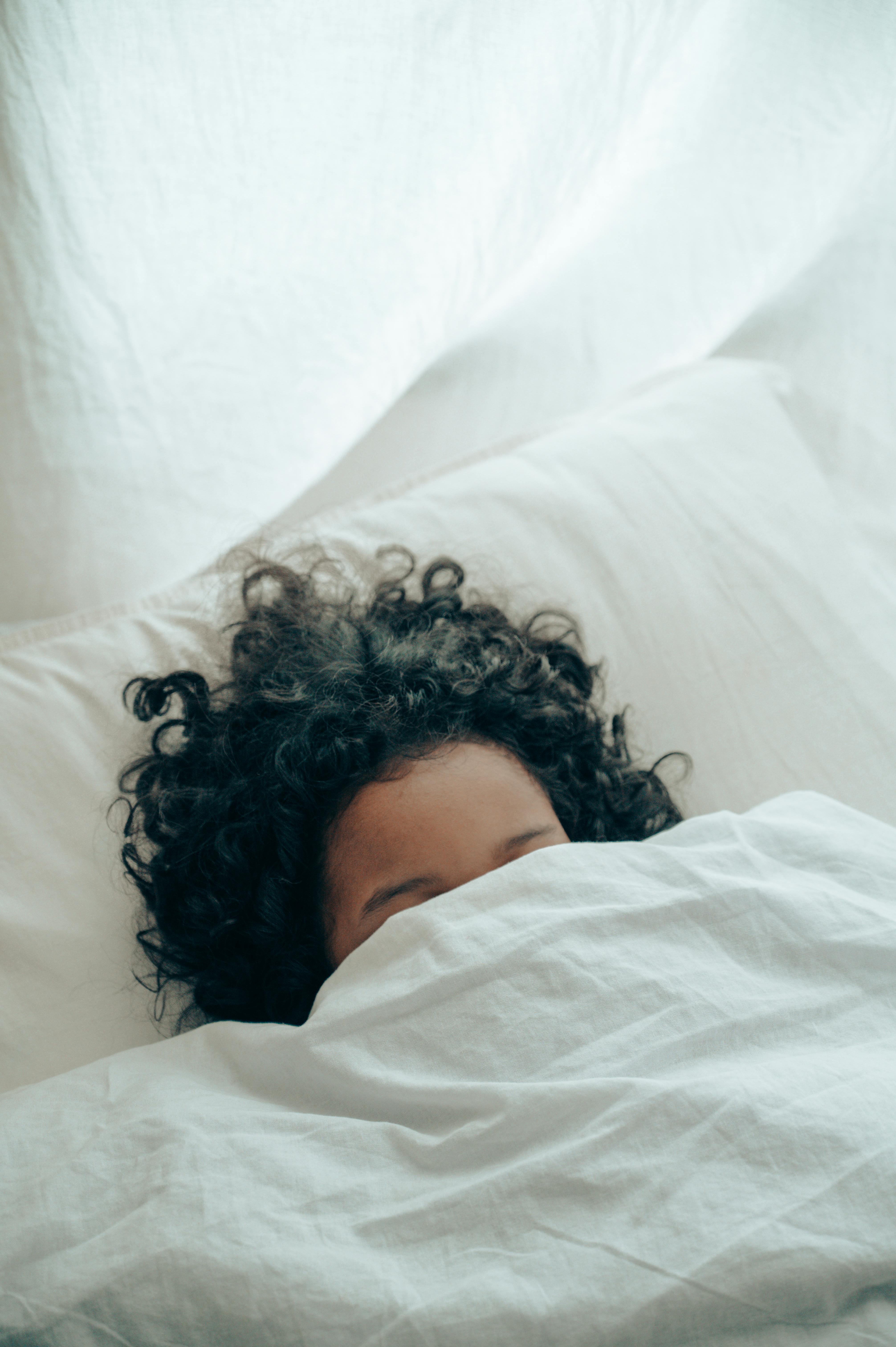 5 Kopfkissen-Mythen: Was stimmt – und was nicht?